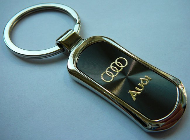 Брелок металлический с логотипом AUDI