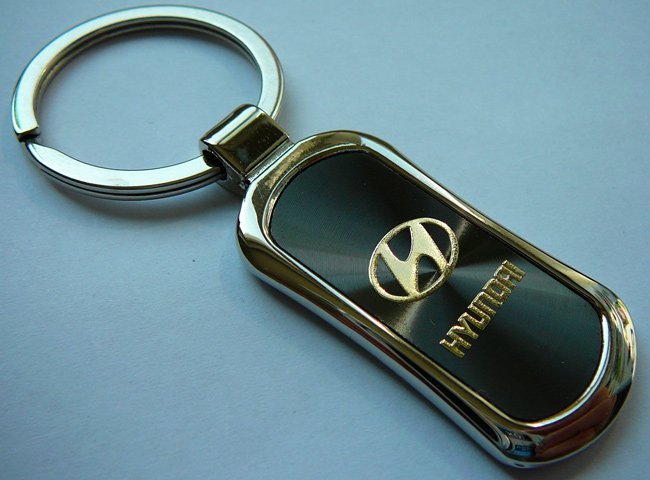 Брелок металлический с логотипом HYUNDAI
